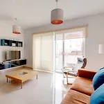 アパート Prime Location With Side Seaviews *
