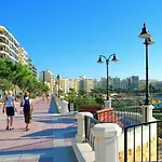 Prime Location With Side Seaviews スリーマ