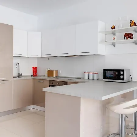 Prime Location With Side Seaviews Appartement *