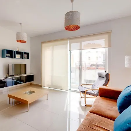 아파트 Prime Location With Side Seaviews *