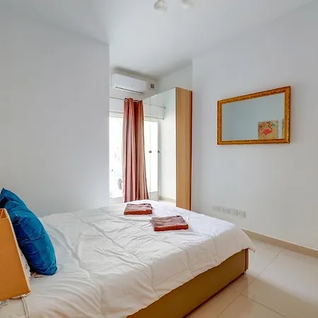 아파트 Prime Location With Side Seaviews *