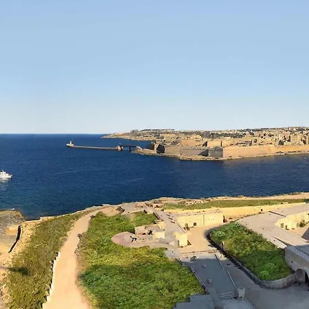 Apartment Prime Location With Side Seaviews Sliema