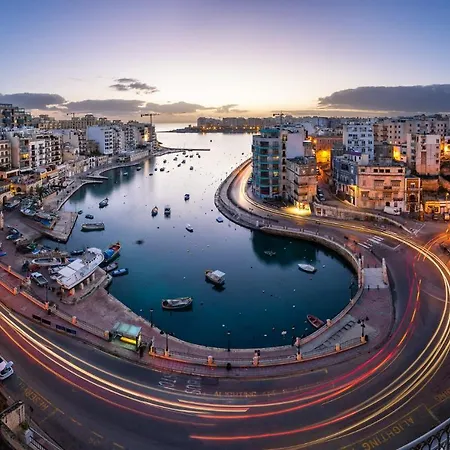 Apartment Prime Location With Side Seaviews Sliema