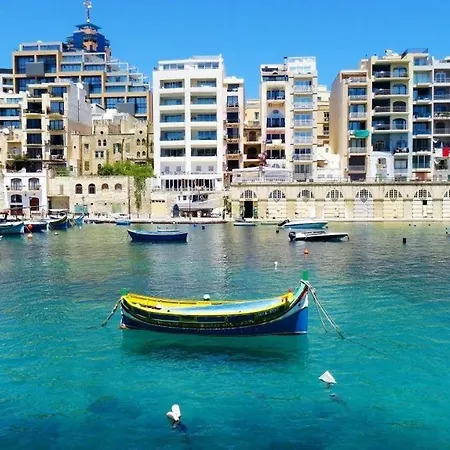 Apartment Prime Location With Side Seaviews *