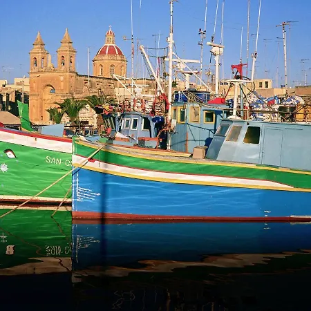 아파트 Prime Location With Side Seaviews