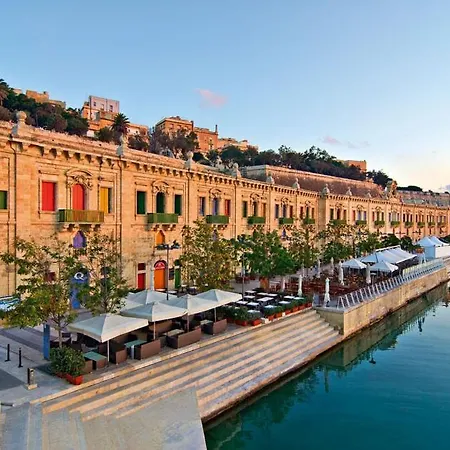 Prime Location With Side Seaviews Appartement