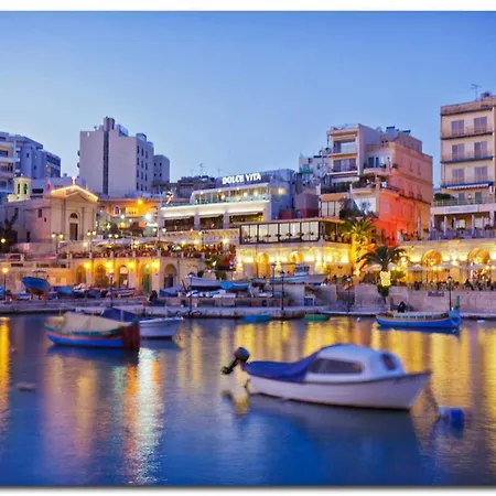 Prime Location With Side Seaviews Appartement