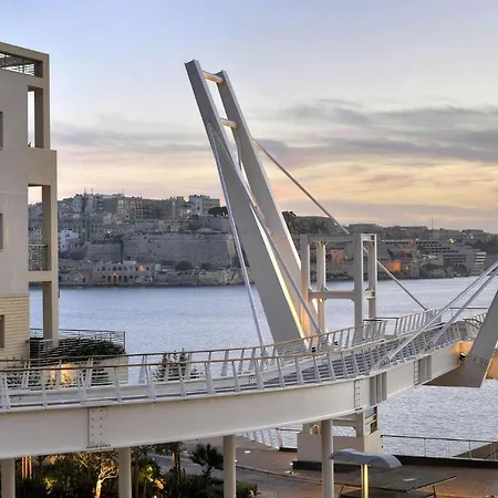 Apartment Prime Location With Side Seaviews *