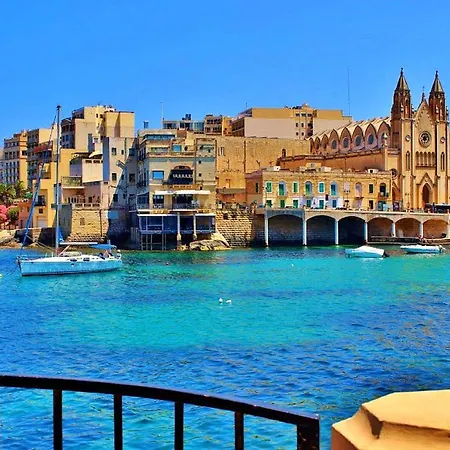 Apartment Prime Location With Side Seaviews *