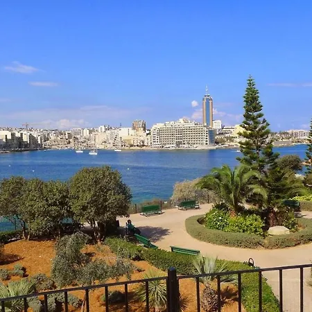 Prime Location With Side Seaviews Apartment *