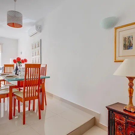 아파트 Prime Location With Side Seaviews *