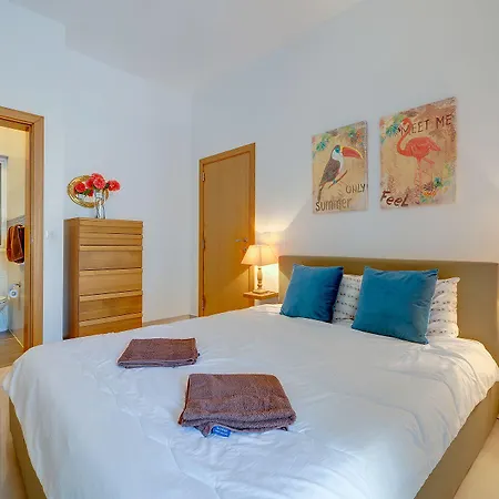 Appartement Prime Location With Side Seaviews