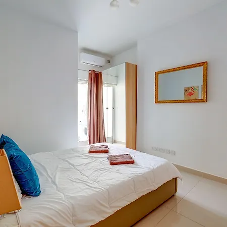 Prime Location With Side Seaviews 아파트 슬리에마