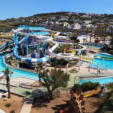 Prime Location With Side Seaviews דירה
