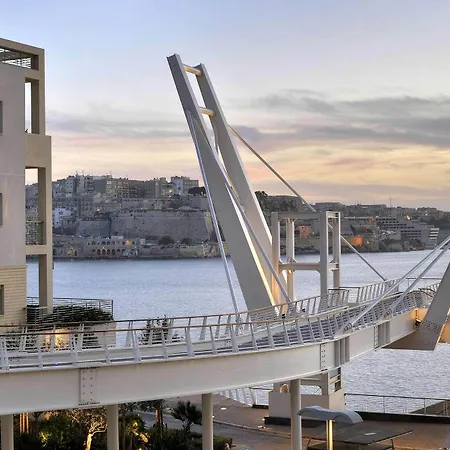 דירה Prime Location With Side Seaviews סליאמה