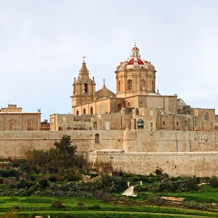 Prime Location With Side Seaviews * סליאמה