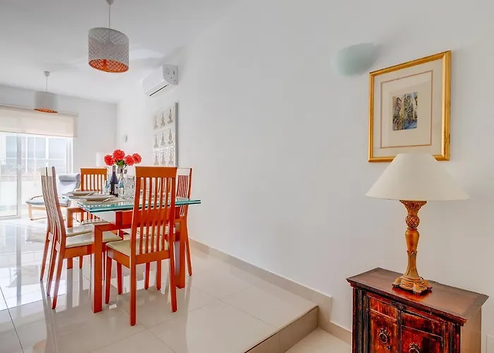 Apartment Prime Location With Side Seaviews Sliema