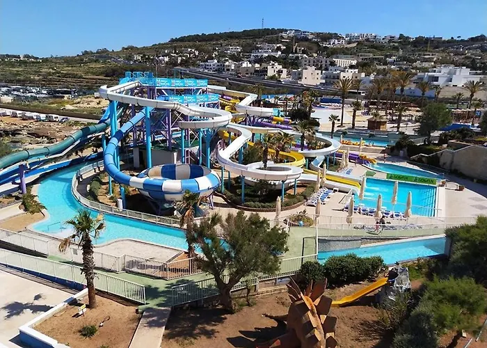 アパート Prime Location With Side Seaviews スリーマ