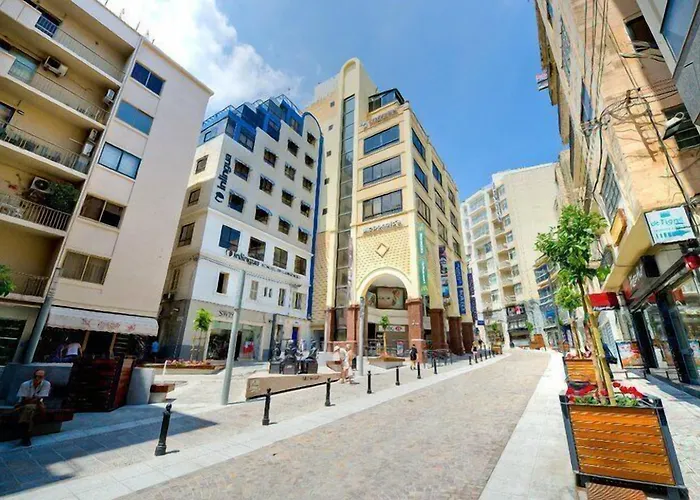 Prime Location With Side Seaviews アパート