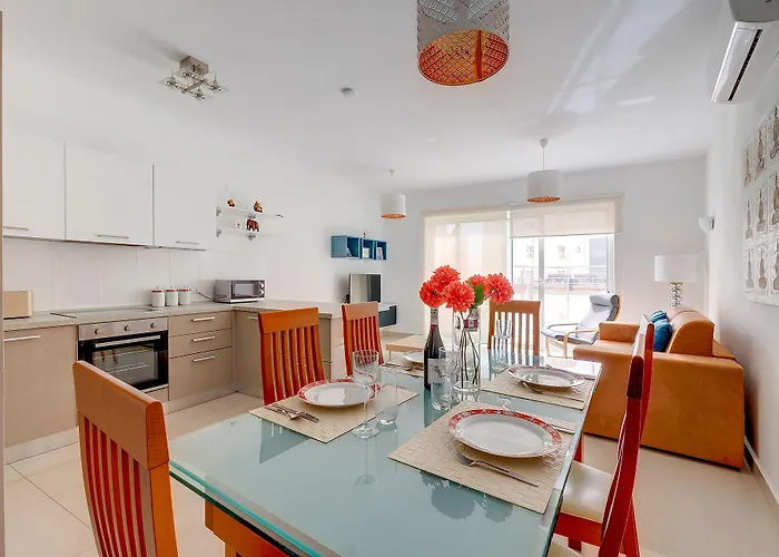 Apartment Prime Location With Side Seaviews Sliema