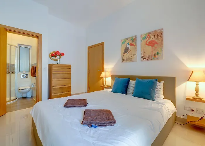 Apartment Prime Location With Side Seaviews