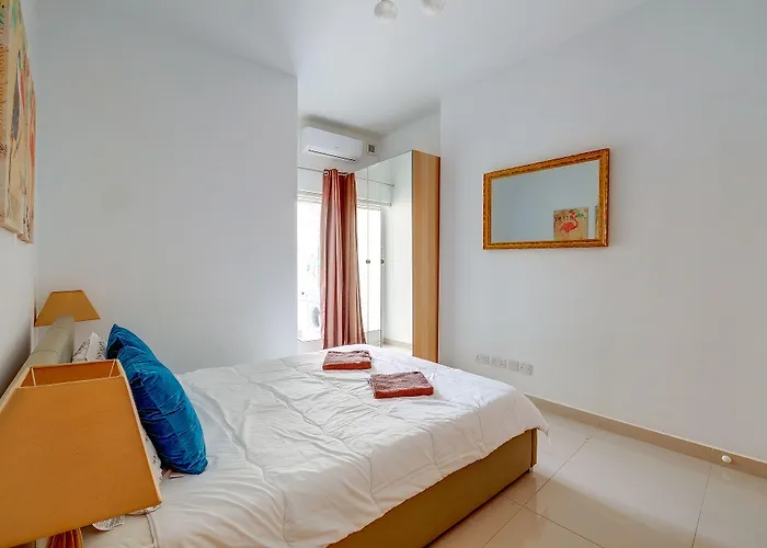 Prime Location With Side Seaviews Apartment Sliema