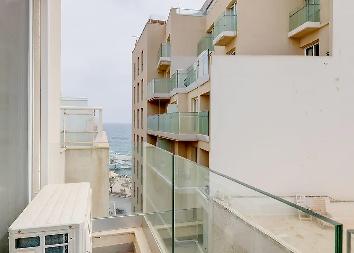 Prime Location With Side Seaviews アパート *