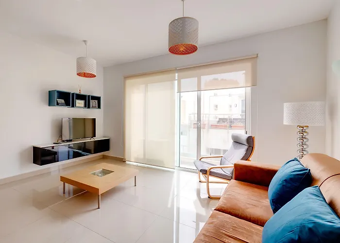 Prime Location With Side Seaviews スリーマ