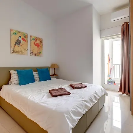 Prime Location With Side Seaviews Apartment *